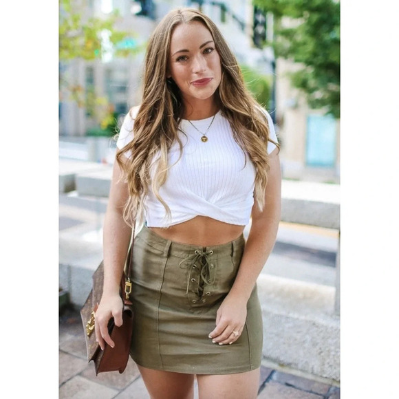 Suzette Collection Olive‎ Green Faux Suede Lace Up Skirt Size Small - Picture 1 of 7